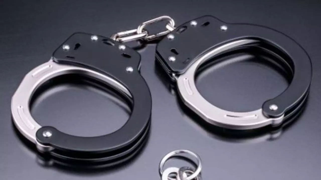 Nuapada कांस्टेबल की मौत के मामले में पति और सास गिरफ्तार Nuapada कांस्टेबल की मौत के मामले में पति और सास गिरफ्तार