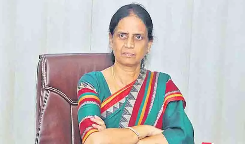 BRS MLA सबिता ने रेवंत सरकार के खिलाफ झंडा उठाया BRS MLA सबिता ने रेवंत सरकार के खिलाफ झंडा उठाया