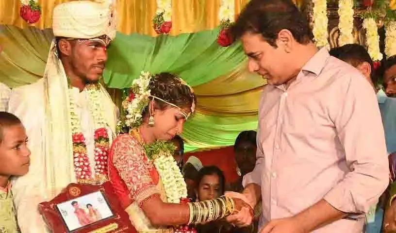 एक बड़े भाई की तरह उसके साथ खड़ा रहना मेरी जिम्मेदारी है.. भावुक KTR एक बड़े भाई की तरह उसके साथ खड़ा रहना मेरी जिम्मेदारी है.. भावुक KTR