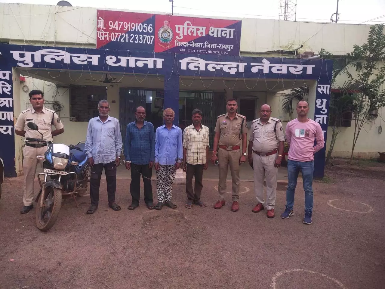खेत में करंट बिछाने से किसान की मौत, चार आरोपी गिरफ्तार खेत में करंट बिछाने से किसान की मौत, चार आरोपी गिरफ्तार
