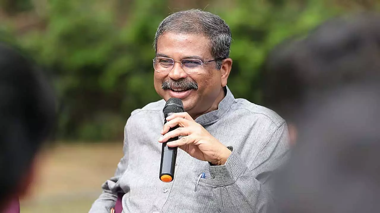 Education मंत्री ने आईआईटी दिल्ली के छात्रों से आत्मनिर्भर भारत के लिए नवाचार को बढ़ावा देने का आग्रह किया Education मंत्री ने आईआईटी दिल्ली के छात्रों से आत्मनिर्भर भारत के लिए नवाचार को बढ़ावा देने का आग्रह किया