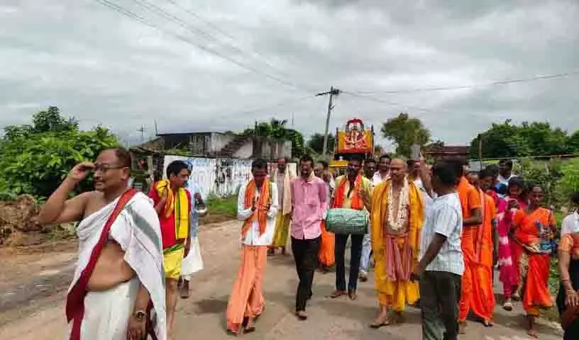 कृष्णाष्टमी समारोह के दौरान तंदूर में भक्ति भजन कृष्णाष्टमी समारोह के दौरान तंदूर में भक्ति भजन
