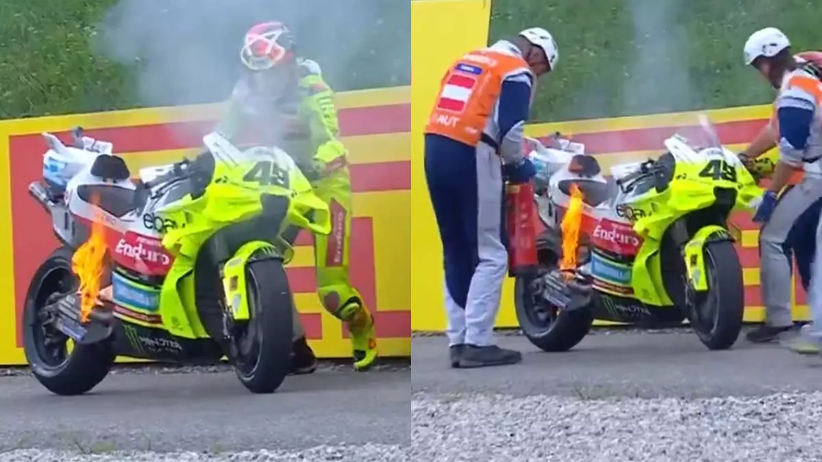 Austrian GP: फैबियो डि जियानानटोनियो की बाइक में आग लगी Austrian GP: फैबियो डि जियानानटोनियो की बाइक में आग लगी