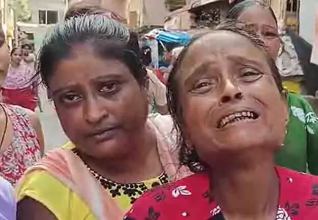 युवक की प्रेमिका ने कथित तौर पर शनिवार को व्हाट्सएप पर उसे आत्महत्या के लिए उकसाया युवक की प्रेमिका ने कथित तौर पर शनिवार को व्हाट्सएप पर उसे आत्महत्या के लिए उकसाया