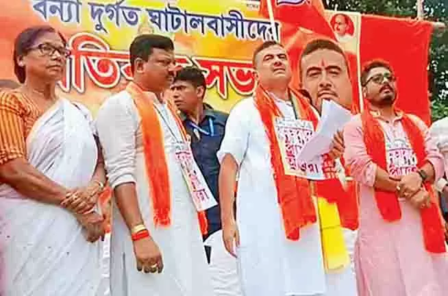 Shuvendur ने स्वतंत्रता दिवस पर घाटल मास्टर प्लान पर कटाक्ष किया Shuvendur ने स्वतंत्रता दिवस पर घाटल मास्टर प्लान पर कटाक्ष किया