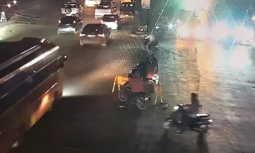 राजेंद्र नगर में सरेआम चाकू से हमला, वीडियो राजेंद्र नगर में सरेआम चाकू से हमला, वीडियो