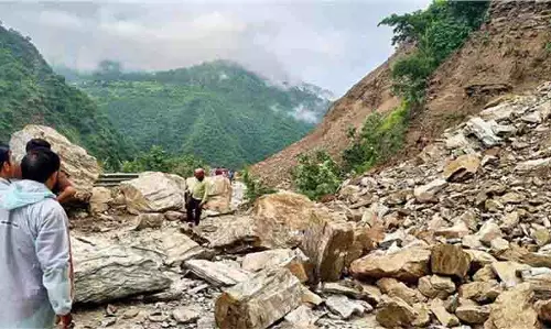 Jammu- Kashmir:विनाशकारी बारिश मलबे में दब गए कई घर Jammu- Kashmir:विनाशकारी बारिश मलबे में दब गए कई घर