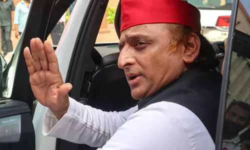 लोकतंत्र बचाने की जिम्मेदारी चुनाव आयोग की : अखिलेश यादव