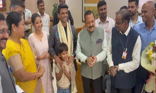गौरव का क्षण: मंत्री जितेंद्र सिंह ने दिल्ली में शुभांशु शुक्ला का स्वागत किया गौरव का क्षण: मंत्री जितेंद्र सिंह ने दिल्ली में शुभांशु शुक्ला का स्वागत किया