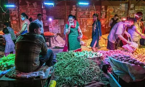 आज Chennai के कोयम्बेडु बाज़ार में सब्ज़ियों के दाम देखें आज Chennai के कोयम्बेडु बाज़ार में सब्ज़ियों के दाम देखें
