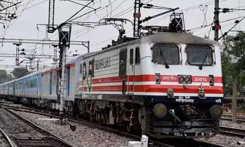Tamil Nadu: दिवाली के लिए ट्रेन टिकट मिनटों में बिक गए Tamil Nadu: दिवाली के लिए ट्रेन टिकट मिनटों में बिक गए
