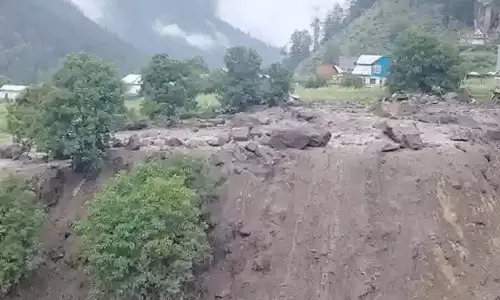 Jammu & Kashmir के कठुआ गाँव में बादल फटने से चार लोगों की मौत Jammu & Kashmir के कठुआ गाँव में बादल फटने से चार लोगों की मौत