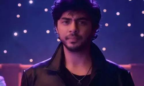 Shah Rukh Khan के अंदाज में आर्यन खान की एंट्री ने सबका ध्यान अपनी ओर खींचा Shah Rukh Khan के अंदाज में आर्यन खान की एंट्री ने सबका ध्यान अपनी ओर खींचा