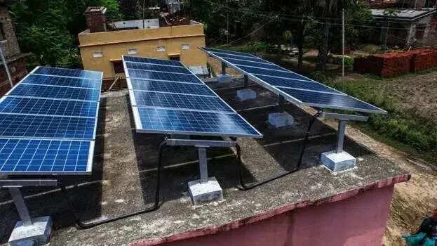 Kerala : घर की छत पर सोलर पैनल लगवाने वालों के लिए सरकार का नया नियम आया Kerala : घर की छत पर सोलर पैनल लगवाने वालों के लिए सरकार का नया नियम आया