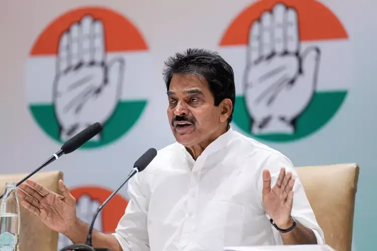 KC वेणुगोपाल ने चुनाव आयोग पर चुनाव में धांधली के आरोपों के बीच ‘जिम्मेदारी से पल्ला झाड़ने’ का आरोप लगाया KC वेणुगोपाल ने चुनाव आयोग पर चुनाव में धांधली के आरोपों के बीच ‘जिम्मेदारी से पल्ला झाड़ने’ का आरोप लगाया