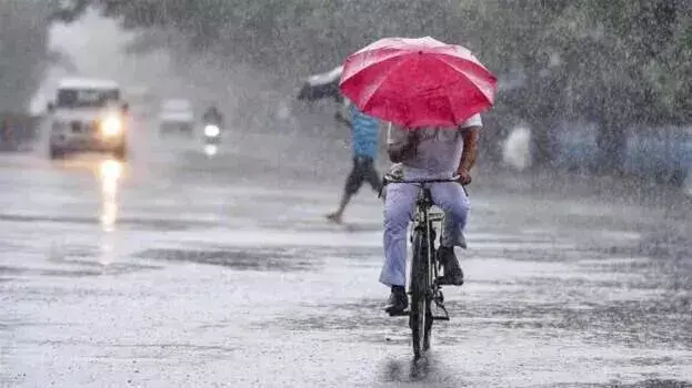 Kerala में बारिश तेज़ होगी; चेतावनी में बदलाव, तीन ज़िलों के लिए ऑरेंज अलर्ट Kerala में बारिश तेज़ होगी; चेतावनी में बदलाव, तीन ज़िलों के लिए ऑरेंज अलर्ट