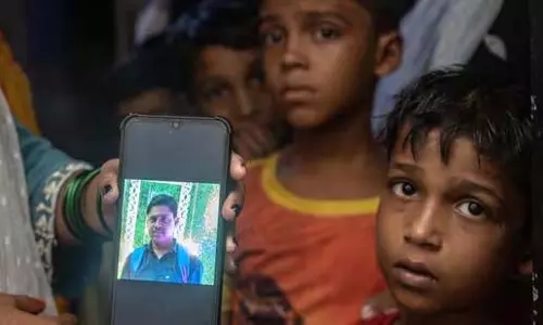 Mumbai : दही हांडी उत्सव में दो लोगों की मौत, 95 घायल Mumbai : दही हांडी उत्सव में दो लोगों की मौत, 95 घायल