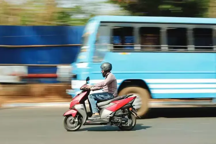 Kerala : कोट्टायम-एर्नाकुलम मार्ग पर चलने वाली बसों के खिलाफ शिकायतों की भरमार Kerala : कोट्टायम-एर्नाकुलम मार्ग पर चलने वाली बसों के खिलाफ शिकायतों की भरमार