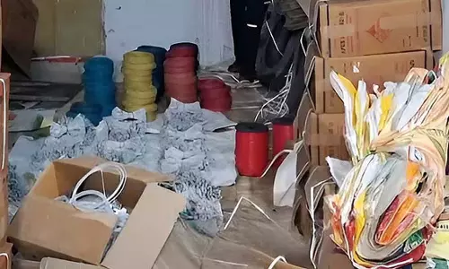 Ganjam में गौशाला से विस्फोटकों का विशाल जखीरा जब्त Ganjam में गौशाला से विस्फोटकों का विशाल जखीरा जब्त