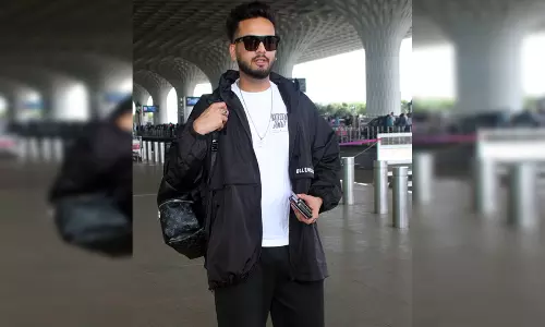 यूट्यूबर एल्विश यादव पर ही नहीं, इन सितारों पर भी हो चुके हैं ऐसे हमले, एक की तो जान भी गई यूट्यूबर एल्विश यादव पर ही नहीं, इन सितारों पर भी हो चुके हैं ऐसे हमले, एक की तो जान भी गई
