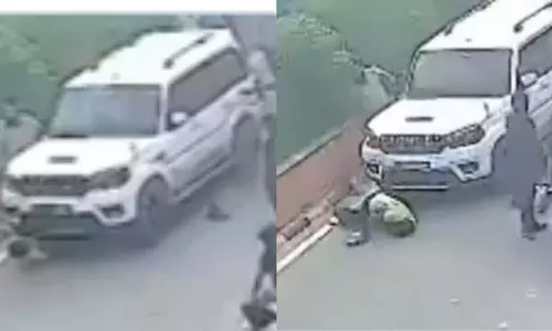 Jaipur: रोड रेज की घटना के बाद स्कॉर्पियो से कुचलकर व्यक्ति की मौत Jaipur: रोड रेज की घटना के बाद स्कॉर्पियो से कुचलकर व्यक्ति की मौत