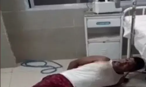 नशे में हॉस्पिटल पहुंचा टीचर, तोड़फोड़ और गाली-गलौज पर उतरा