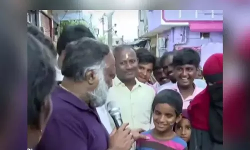 गणेश प्रतिमा दान मांगने वाले लड़के को ऋण देने पर Jagga Reddy की टिप्पणी पर हंसी गणेश प्रतिमा दान मांगने वाले लड़के को ऋण देने पर Jagga Reddy की टिप्पणी पर हंसी