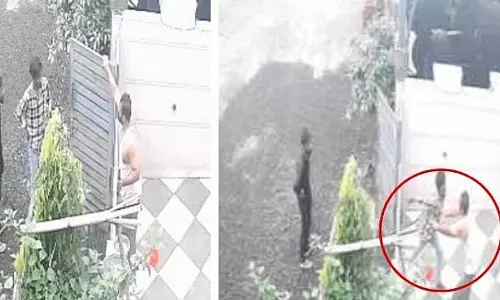 Madhya Pradesh: धार में घर के बाहर व्यक्ति पर कई बार चाकू से हमला Madhya Pradesh: धार में घर के बाहर व्यक्ति पर कई बार चाकू से हमला