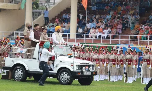 Jalandhar: सोंड ने तिरंगा फहराया, शहीदों को श्रद्धांजलि दी