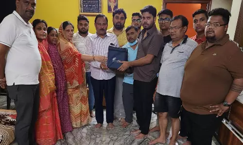 कारोबारी ने मां के निधन पश्चात् किया नेत्रदान कारोबारी ने मां के निधन पश्चात् किया नेत्रदान