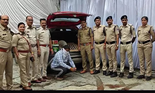 Indore: आबकारी विभाग ने 12.75 लाख रुपये की अवैध शराब और वाहन जब्त किए