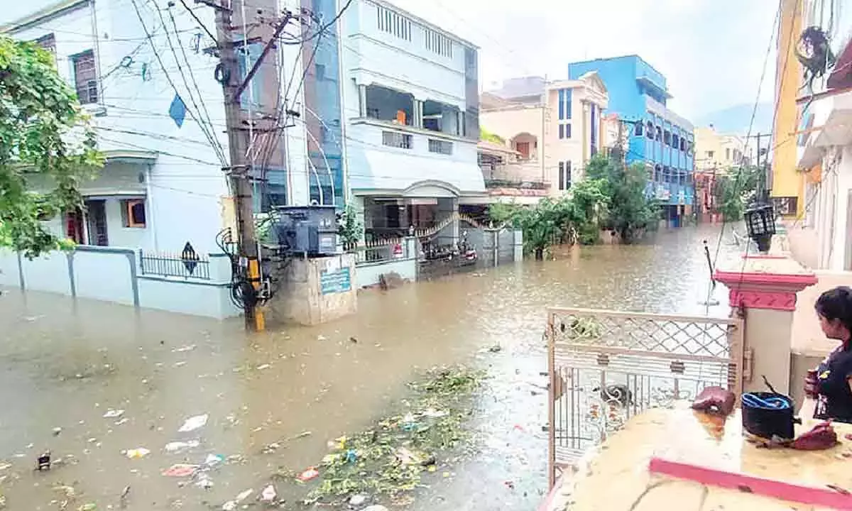 Andhra: लुप्त होते जलस्रोत नागरिकों को मानसून की दया पर छोड़ रहे हैं Andhra: लुप्त होते जलस्रोत नागरिकों को मानसून की दया पर छोड़ रहे हैं