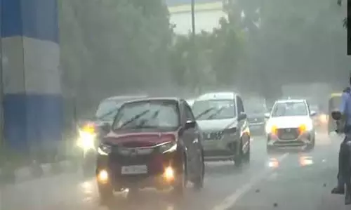 New Delhi: राष्ट्रीय राजधानी के कई हिस्सों में भारी बारिश