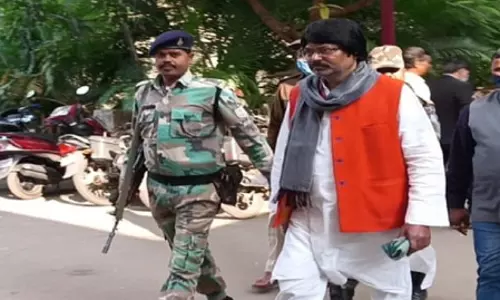 माइंस बंद कराने और ट्रांसपोर्टर्स से मारपीट मामले में पूर्व मंत्री के पांच बाउंसर गिरफ्तार माइंस बंद कराने और ट्रांसपोर्टर्स से मारपीट मामले में पूर्व मंत्री के पांच बाउंसर गिरफ्तार