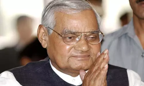 BJP  नेताओं ने वाजपेयी की पुण्यतिथि पर उन्हें श्रद्धांजलि दी