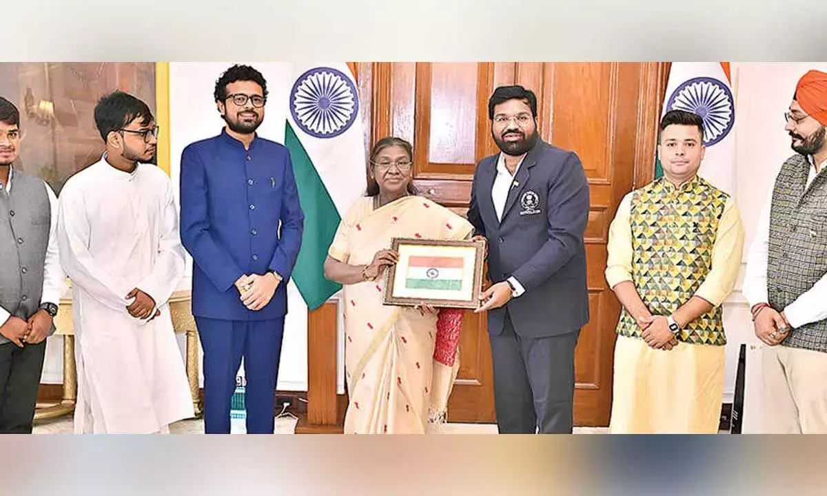 Andhra: अनंतपुर के युवाओं ने राष्ट्रपति से मुलाकात की Andhra: अनंतपुर के युवाओं ने राष्ट्रपति से मुलाकात की