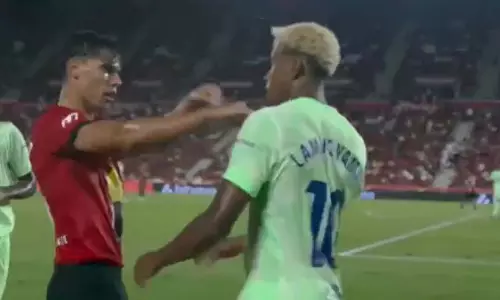 FC बार्सिलोना मैच में तनाव, एन सालास ने लामिन यामल को हिंसक धक्का दिया