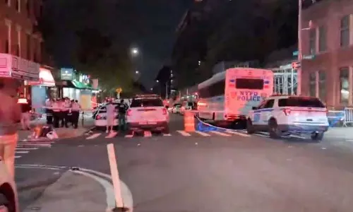 New York : शहर के रेस्तरां में गोलीबारी, 3 मृत, कई घायल New York : शहर के रेस्तरां में गोलीबारी, 3 मृत, कई घायल