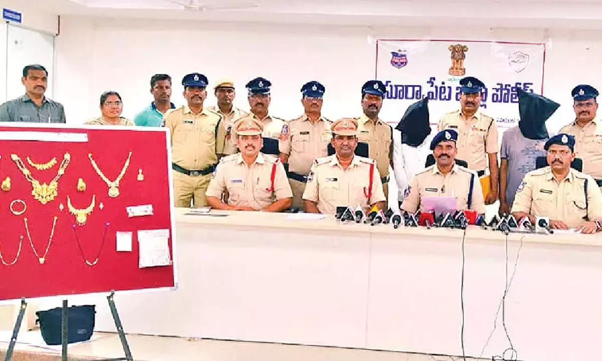 आभूषण चोरी: दो गिरफ्तार, 60 लाख रुपये का सोना बरामद