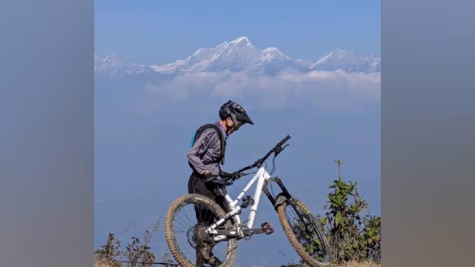 Meghalaya : मार्ग प्रशस्त शिलांग की अनीसा लामारे भारत की पहली महिला डाउनहिल माउंटेन बाइकर बनीं Meghalaya : मार्ग प्रशस्त शिलांग की अनीसा लामारे भारत की पहली महिला डाउनहिल माउंटेन बाइकर बनीं