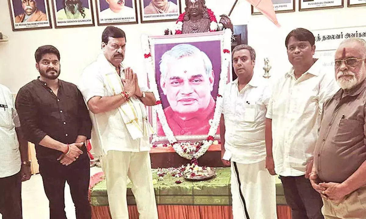 Telangana: भाजपा नेताओं ने वाजपेयी को उनकी पुण्यतिथि पर श्रद्धांजलि दी