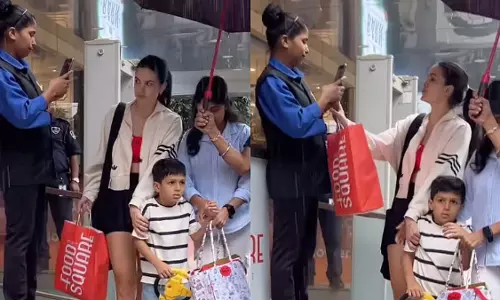 Natasa Stankovic : बेटे के साथ महिला को रिकॉर्डिंग करने से रोका Natasa Stankovic : बेटे के साथ महिला को रिकॉर्डिंग करने से रोका