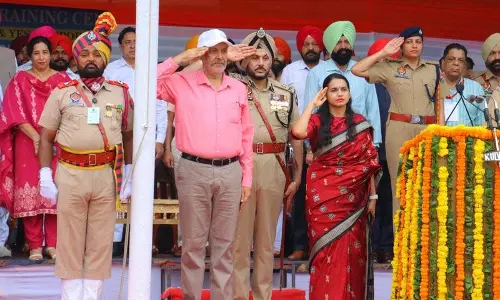 Amritsar: स्वास्थ्य मंत्री ने स्वतंत्रता दिवस पर राष्ट्रीय ध्वज फहराया