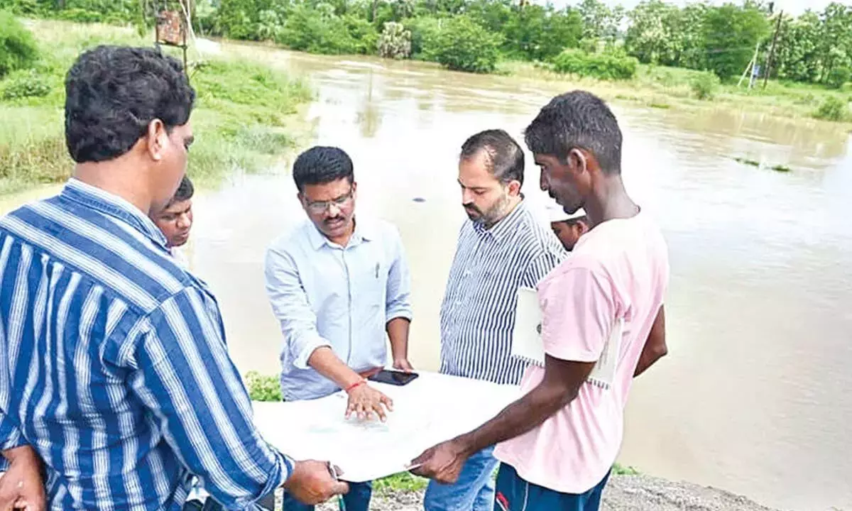 भूपालपल्ली रेड अलर्ट पर: कलेक्टर ने किया निरीक्षण