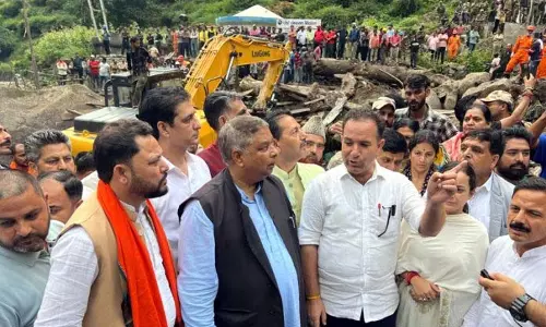 BJP नेताओं ने बादल फटने से प्रभावित किश्तवाड़ का दौरा किया, राहत और पुनर्वास का आश्वासन दिया