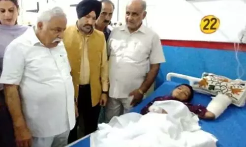 Sadhotra ने चशोती बादल फटने के पीड़ितों के स्वास्थ्य के बारे में जानकारी ली Sadhotra ने चशोती बादल फटने के पीड़ितों के स्वास्थ्य के बारे में जानकारी ली