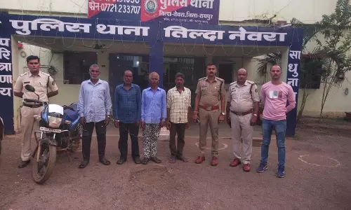 खेत में करंट बिछाने से किसान की मौत, चार आरोपी गिरफ्तार खेत में करंट बिछाने से किसान की मौत, चार आरोपी गिरफ्तार