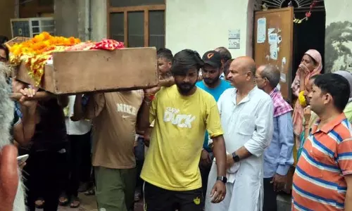 सेठी ने Kishtwar बादल फटने के पीड़ितों के शोक संतप्त परिवारों से मुलाकात की, संवेदना व्यक्त की सेठी ने Kishtwar बादल फटने के पीड़ितों के शोक संतप्त परिवारों से मुलाकात की, संवेदना व्यक्त की