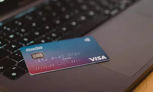 credit   कार्ड धारकों से 2.60 करोड़ रुपये की ठगी के आरोप में 18 गिरफ्ता