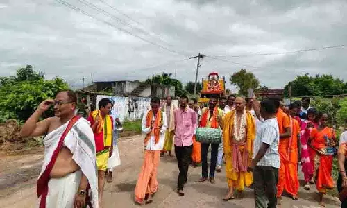 कृष्णाष्टमी समारोह के दौरान तंदूर में भक्ति भजन कृष्णाष्टमी समारोह के दौरान तंदूर में भक्ति भजन